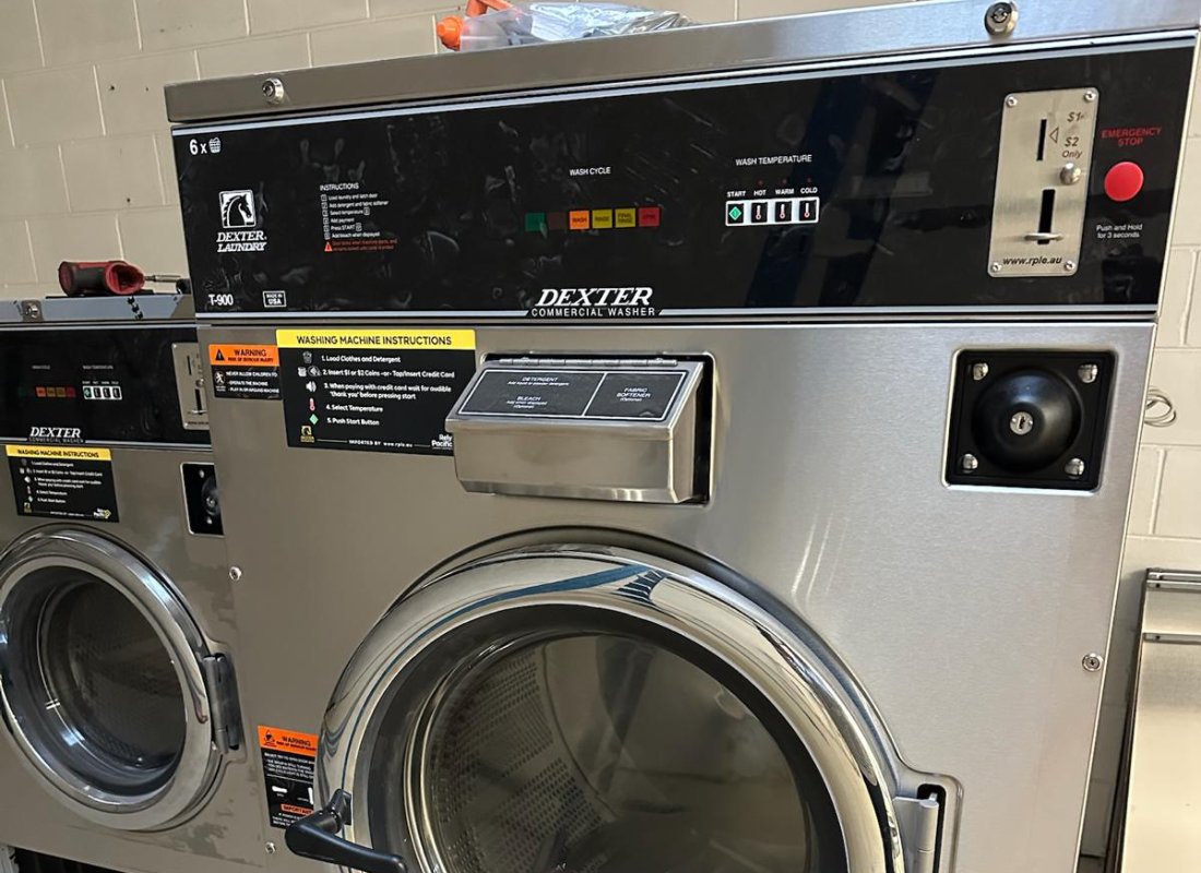 Spin-Sparkle-Laundromat (25)